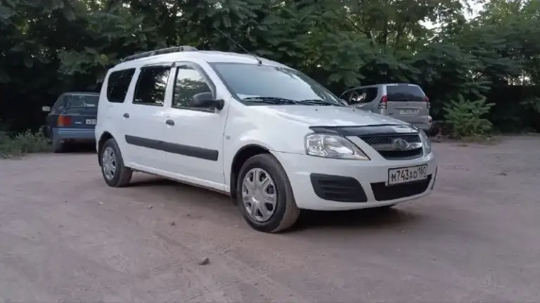 Продам личный ваз largus 2017 года выпуска, пробег 98.000 км. Автомобиль в хорошем состоянии, технически всё исправно ничего делать не нужно, двс, кпп, кондей работают идеально. По кузову есть жизненные-незначительные коцки. В комплекте хорошая зимняя резина на дисках, и хорошие новые чехлы для сидений. Я единственный владелец и водитель, оригинал птс на руках.
На автомобиле установлено ручное управление для инвалидов (газ-тормоз-сцепление) при необходимости очень легко демонтировать, ничего штатного не затронуто.
Цена 830.000 рублей, торг у капота. Территориально донецк жд рынок.
Номер для связи +79493501230
📞 Звоните: +7(949)3501230 - фотография - 3