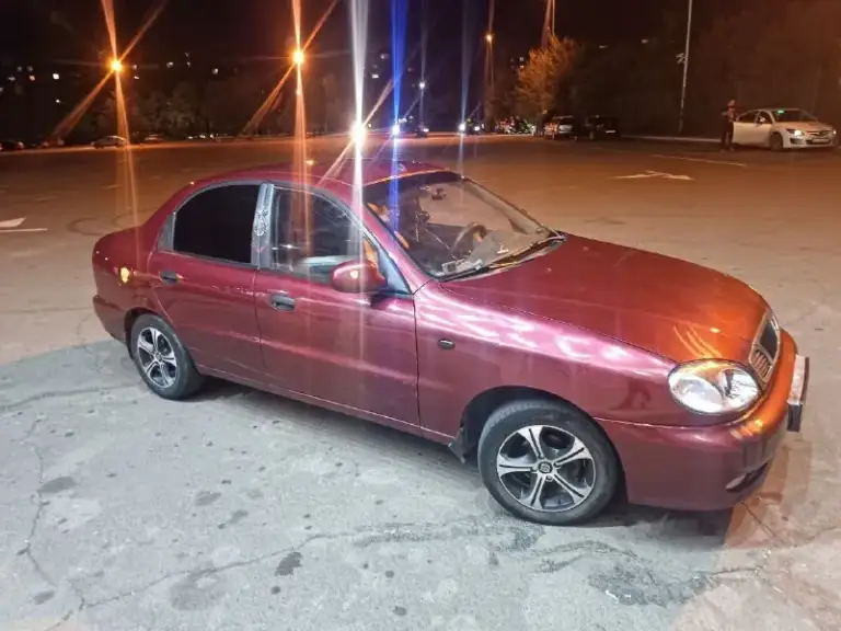 Продам заз шанс 1.5, состояние отличное, сел и поехал, много чего поменяно, кузов без ржавчины вообще, есть коцки по кузову, критичного ничего, два комплекта колёс, лето на титанах, хорошая зима на штампах, магнитола на андроиде с камерой заднего вида, видеорегистратор в две стороны, стоит газ евро 2, балона хватает на 370-390 км, цена 365 тысяч, торг у капота, причина продажи покупка другого авто! +79494683075 - фотография - 4