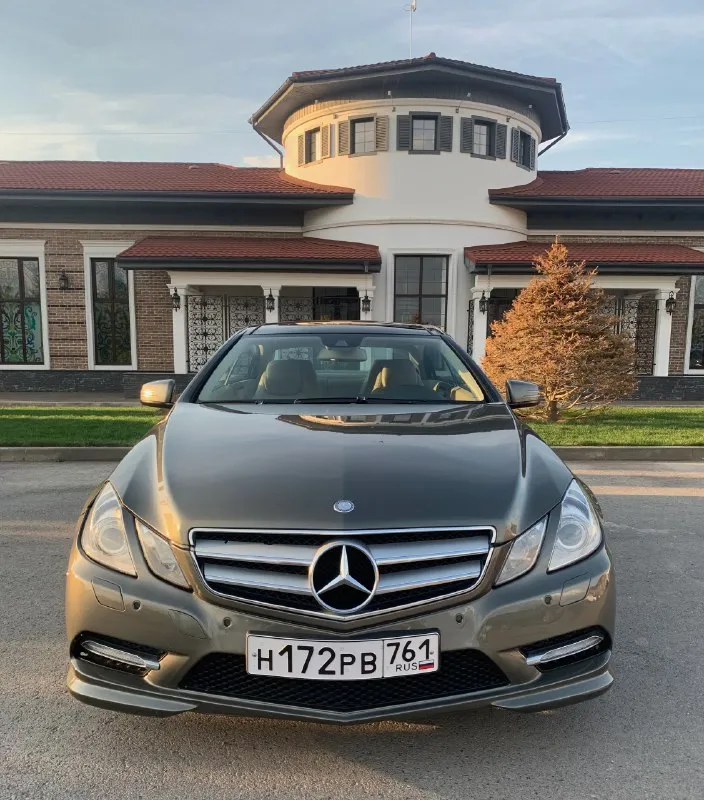 Mercedes e-клас 1.8 at 2013 год 184 л. С пробег 164 тысячи цена 1,420🍋
Автомобиль в отличном состоянии как по технической части, так и по внешним параметрам.
Оригинальный пробег.
4 Собственника
Юридически идеально чист.
Комплектация особой серии elegance c amg пакетом:
- Abs / esp
- Белый кожаный салон
- Панорама
- Отделка натуральным деревом
- Контурная подсветка
- Лепестковое переключение передач
- Адаптивное освещение
Роскошный автомобиль. Внешний вид, салон
89185883892 Эдуард
📞 Звоните: +7(918)5883892 - фотография - 1