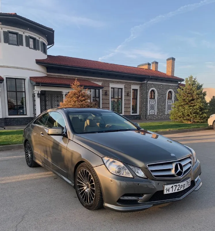 Mercedes e-клас 1.8 at 2013 год 184 л. С пробег 164 тысячи цена 1,420🍋
Автомобиль в отличном состоянии как по технической части, так и по внешним параметрам.
Оригинальный пробег.
4 Собственника
Юридически идеально чист.
Комплектация особой серии elegance c amg пакетом:
- Abs / esp
- Белый кожаный салон
- Панорама
- Отделка натуральным деревом
- Контурная подсветка
- Лепестковое переключение передач
- Адаптивное освещение
Роскошный автомобиль. Внешний вид, салон
89185883892 Эдуард
📞 Звоните: +7(918)5883892 - фотография - 3