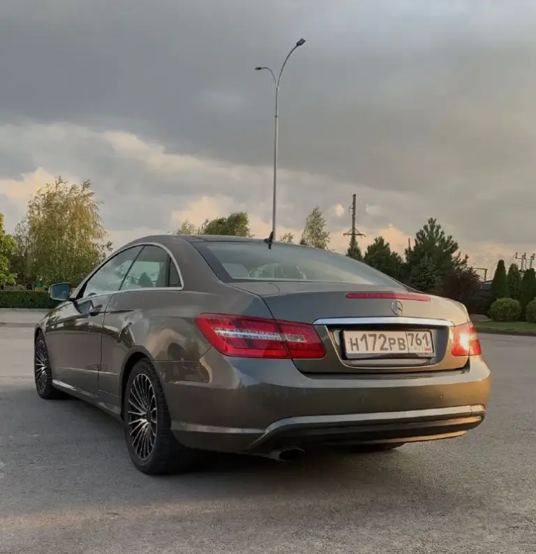 Mercedes e-клас 1.8 at 2013 год 184 л. С пробег 164 тысячи цена 1,420🍋
Автомобиль в отличном состоянии как по технической части, так и по внешним параметрам.
Оригинальный пробег.
4 Собственника
Юридически идеально чист.
Комплектация особой серии elegance c amg пакетом:
- Abs / esp
- Белый кожаный салон
- Панорама
- Отделка натуральным деревом
- Контурная подсветка
- Лепестковое переключение передач
- Адаптивное освещение
Роскошный автомобиль. Внешний вид, салон
89185883892 Эдуард
📞 Звоните: +7(918)5883892 - фотография - 5