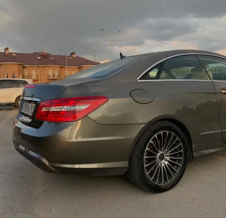 Mercedes e-клас 1.8 at 2013 год 184 л. С пробег 164 тысячи цена 1,420🍋
Автомобиль в отличном состоянии как по технической части, так и по внешним параметрам.
Оригинальный пробег.
4 Собственника
Юридически идеально чист.
Комплектация особой серии elegance c amg пакетом:
- Abs / esp
- Белый кожаный салон
- Панорама
- Отделка натуральным деревом
- Контурная подсветка
- Лепестковое переключение передач
- Адаптивное освещение
Роскошный автомобиль. Внешний вид, салон
89185883892 Эдуард
📞 Звоните: +7(918)5883892 - фотография - 6