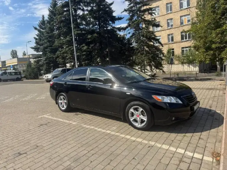 Toyota camry 3.5
Самая легендарная модель camry. Японская сборка
Самая полная комплектация, официальная не пригнана, автомобиль был куплен в автосалоне в мариуполе в 2006 году и был в использовании в одних руках все это время. Автомобиль не бит не крашен что большая редкость для этих автомобилей. Родной пробег, вложений не требует вообще, все работает исправно каждая кнопочка, кузов и салон в идеальном состоянии по двигателю и коробке нет вообще не каких вопросов, за автомобилем вёлся очень хороший уход все и всегда менялось вовремя.

Автомобиль поставлен на постоянный донецкий учёт продажа с переоформлением в мрэо.
За этот автомобиль можно писать очень долго лучше приезжайте на осмотр и тест-драйв автомобиля. По всем остальным вопросам обращайтесь по телефону в любое время. +79493589563
Торг при осмотре автомобиля!!!
‼️Цена: 1.200.000₽, срочная продажа.

Двигатель: 3.5 бензин
Год: 2006
Пробег: 197500 пробег честный - фотография - 3