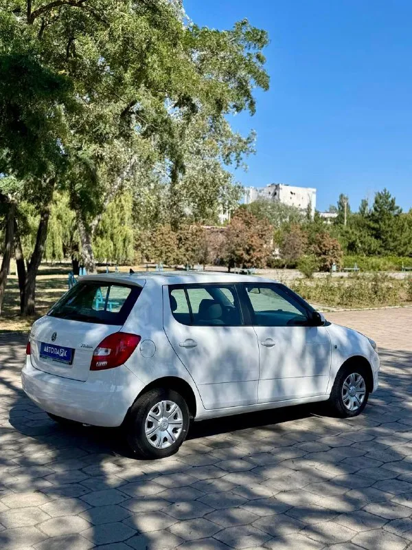 Skoda fabia 1.4 mk2 restyling

💰Цена: 620 000р
🏢Город: мариуполь
📅Год выпуска: 2013
🧾Пробег: 166 148 км.
⚙️Двигатель: 1.4
⛽Топливо: бензин
⚙️Кпп: механика

Телефон:

+7-949-727-41-51
+7-989-263-55-56
+7-949-551-91-52

💾 Описание:

Fabia идеальный выбор для тех, кто ищет надёжный и практичный автомобиль. Этот хетчбек отличается элегантным дизайном и просторным салоном.

✅ 1 Владелец, южная эксплуатация.

✅Отличное состояние кузова, без коррозии, несколько косметических подкрасов.

✅ Хорошее состояние как внешне так и технически.

Комплектация 👍 :
Кондиционер, гур, abs, центральный замок, подогрев сидений, хорошая летняя резина, полный электропакет, круиз контроль.

Улица шевченко 269 - фотография - 4