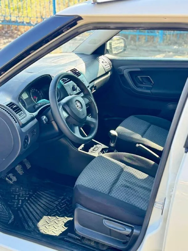 Skoda fabia 1.4 mk2 restyling

💰Цена: 620 000р
🏢Город: мариуполь
📅Год выпуска: 2013
🧾Пробег: 166 148 км.
⚙️Двигатель: 1.4
⛽Топливо: бензин
⚙️Кпп: механика

Телефон:

+7-949-727-41-51
+7-989-263-55-56
+7-949-551-91-52

💾 Описание:

Fabia идеальный выбор для тех, кто ищет надёжный и практичный автомобиль. Этот хетчбек отличается элегантным дизайном и просторным салоном.

✅ 1 Владелец, южная эксплуатация.

✅Отличное состояние кузова, без коррозии, несколько косметических подкрасов.

✅ Хорошее состояние как внешне так и технически.

Комплектация 👍 :
Кондиционер, гур, abs, центральный замок, подогрев сидений, хорошая летняя резина, полный электропакет, круиз контроль.

Улица шевченко 269 - фотография - 9