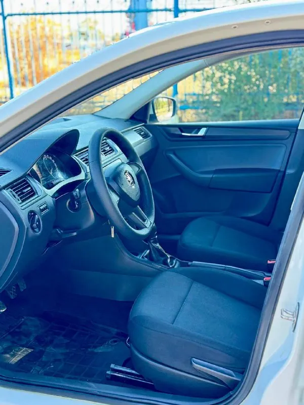 ⚪️ Skoda rapid

💰Цена: 900 000р
🏢Город: мариуполь
📅Год выпуска: 2019
🧾Пробег: 190 234км.
⚙️Двигатель: 1.6 110 л. С
⛽Топливо: бензин
⚙️Кпп: механика

📞 Телефон:

+7-949-727-41-51
+7-989-263-55-56
+7-949-551-91-52

💾 Описание:

Всеми любимый, проверенный временем - шкода рапид

☑️ Один владелец.
✅ Лифтбэк - огромный багажник.
✅ Надежный двигатель.
✅ Маленький расход топлива.
✅ Подтвержденный пробег.
✅ Техническая часть на 5+
✅ Южная эксплуатация.

Кондиционер ❄️ (работает отлично), электропакет, abs, airbag, усилитель руля, центральный замок, магнитола с apple carplay и androidavto, подогрев сидений.

Улица шевченко 269

🏦 Возможна продажа в кредит по двум документам. - фотография - 9