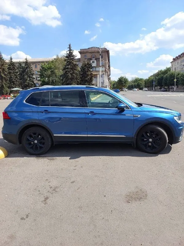 Продам volkswagen тигуан альспейс 7 мест
Первая регистрация 01.03.2020г.
Европеец, машина из нидерландов, полное сервисное обслуживание (есть все заказ наряды) не перекрашена не одна деталь, без дтп, 2 ключа.
Все электронные ассистенты, адаптивный круиз контроль ( сама тормозит и разгоняется за авто) авто торможение при парковке и движении, удержание в полосе и т. Д.
Кар плей. 3х зонный климат контроль, электропривод багажника.
На электронной приборной панели меняется и настраивается всё индивидуально.
Мотр на150л. С.
Пробег 216.000 км
Коробка техника в идеальном состоянии все обслужено вложений не требует!
Средний расход 7- 8 литров
Коробка dsg7(мокрое сцепление как dq500только для 1.5с функцией старт - стоп) переключается плавно, есть режим спорт и подрулевые лепестки.
Подробности по телефону
Цена 2.390.000 рублей торг
+79591430960 Александр
Г. Алчевск
👤
📞 Звоните: +7(959)1430960 - фотография - 5