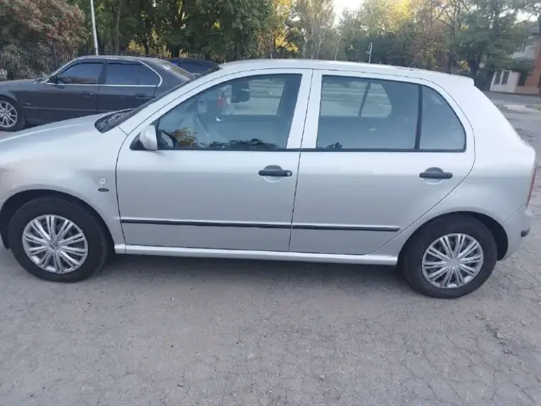 Продам skoda fabia (хэтчбек);
Год выпуска: 2002;
Пробег : 225400км;
Модификация: 1,4 мт;
Коробка передач: механика;
Тип двигателя: бензин;
Комплектация: кондиционер, передние стеклоподъемники.
Надежное и экономичное авто, с небольшим расходом топлива и оригинальным пробегом. Кузов оцинкован, в хорошем состоянии. Машина технически полностью исправна и обслужена. Владею автомобилем около 4 лет, в апреле 2025г. Сделан капитальный ремонт двигателя, обкатку двигатель прошел. Масло от замены до замены на 8000км. Продажа в связи с покупкой другого автомобиля. Отдам комплект зимней резины.

Цена 350 000руб. , торг у капота.
+79493011639 - фотография - 2