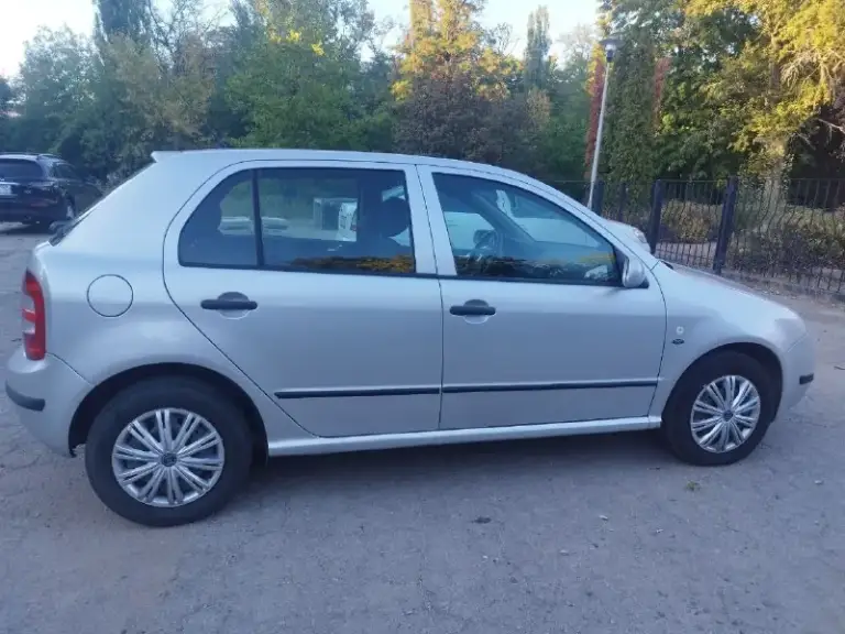 Продам skoda fabia (хэтчбек);
Год выпуска: 2002;
Пробег : 225400км;
Модификация: 1,4 мт;
Коробка передач: механика;
Тип двигателя: бензин;
Комплектация: кондиционер, передние стеклоподъемники.
Надежное и экономичное авто, с небольшим расходом топлива и оригинальным пробегом. Кузов оцинкован, в хорошем состоянии. Машина технически полностью исправна и обслужена. Владею автомобилем около 4 лет, в апреле 2025г. Сделан капитальный ремонт двигателя, обкатку двигатель прошел. Масло от замены до замены на 8000км. Продажа в связи с покупкой другого автомобиля. Отдам комплект зимней резины.

Цена 350 000руб. , торг у капота.
+79493011639 - фотография - 6