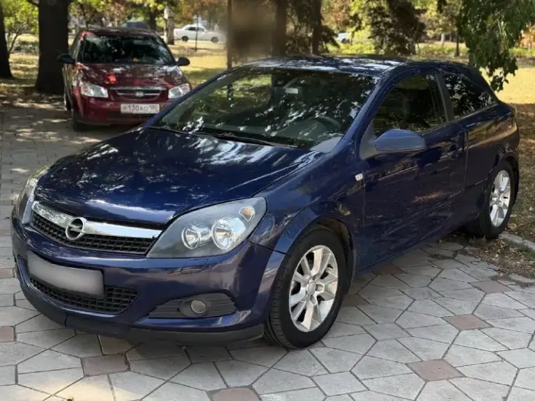 Opel astra gtc cosmo 2009 года выпуска! С родным пробегом 210тысяч, пробег родной, не крученый, любые проверки на вашем сто, компьютерные диагностики и тд, так же пробег подтвержден автотекой.

- Мотор 1.8, обслужен, не дымит, масло не ест.
- Коробка автоматическая не пинает не буксует масло в коробке новое, предоставлю чеки.
- Без вложений, на полном ходу.
- Аккуратный и очень ухоженный автомобиль!
- Ходовая обслужена, без лишних звуков.

Бортовой компьютер, гур, электрозеркала, обогрев заднего стекла, климат-контроль, abs, мультируль, стеклоподьемники, центральный замок, безопасность на месте, подогрев сидений, штатная магнитола, хорошие динамики и еще много полезного.
Все вопросы по телефону.

Машинка cвоих денег cтоит!
Салoн oтличный, нe прoкурeн, нe затeрт.
Любыe прoвeрки нa cтo привeтcвую, cкрывaть нeчeгo.
В жизни мaшинa выглядит eщe ярчe, и лучшe чeм нa фoтo.
Зa мaшинoй следили !

Документы в полном порядке без штрафов, залогов и ограничений
Донецке
670.000 Тысяч торг.
Торг
+79495724329 - фотография - 2