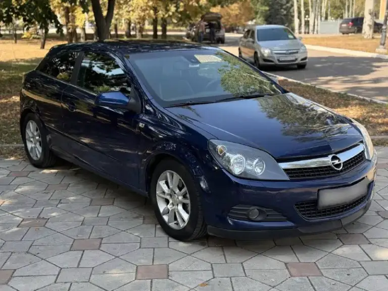Opel astra gtc cosmo 2009 года выпуска! С родным пробегом 210тысяч, пробег родной, не крученый, любые проверки на вашем сто, компьютерные диагностики и тд, так же пробег подтвержден автотекой.

- Мотор 1.8, обслужен, не дымит, масло не ест.
- Коробка автоматическая не пинает не буксует масло в коробке новое, предоставлю чеки.
- Без вложений, на полном ходу.
- Аккуратный и очень ухоженный автомобиль!
- Ходовая обслужена, без лишних звуков.

Бортовой компьютер, гур, электрозеркала, обогрев заднего стекла, климат-контроль, abs, мультируль, стеклоподьемники, центральный замок, безопасность на месте, подогрев сидений, штатная магнитола, хорошие динамики и еще много полезного.
Все вопросы по телефону.

Машинка cвоих денег cтоит!
Салoн oтличный, нe прoкурeн, нe затeрт.
Любыe прoвeрки нa cтo привeтcвую, cкрывaть нeчeгo.
В жизни мaшинa выглядит eщe ярчe, и лучшe чeм нa фoтo.
Зa мaшинoй следили !

Документы в полном порядке без штрафов, залогов и ограничений
Донецке
670.000 Тысяч торг.
Торг
+79495724329 - фотография - 3
