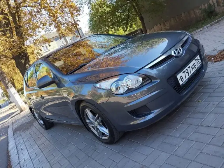 Г. Макеевка!!! Продам hyundai i30 2009 г. В. , объем 1.4, пробег 187 тыс. Км. Машинка в изумительном состоянии, была только в одной семье, сначала у отца, потом у сына, такие машины передаются только по родственникам и по наследству, большая редкость и огромна удача встретить такой вариант на продаже. Кратко об этой куколке - всю жизнь обслуживание только на официальном сервисе, есть все наряды с начала покупки и по сей день, запчасти только оригинал, масла и прочие жидкости только оригинал для киа и хундай - отдам все начатые банки с жидкостями ( масла всё новые, антифриз новый), машинка вся обслужена и не требует вложений, по кузову просто красотка, двс, кпп работает как у нового авто, салон в идеале, подвеска вся плотная, в ходу ведёт себя уверенно, сборка чешская, в машине работает абсолютно всё, охлаждает, грееет, светит, открывает и закрывает, такую красотку надо видеть только вживую. Из свежего акум, свечи, катушка зажигания, масла, антифриз, приводной ремень.
Цена 739 торг
+79496939220 +79493560155 - фотография - 1