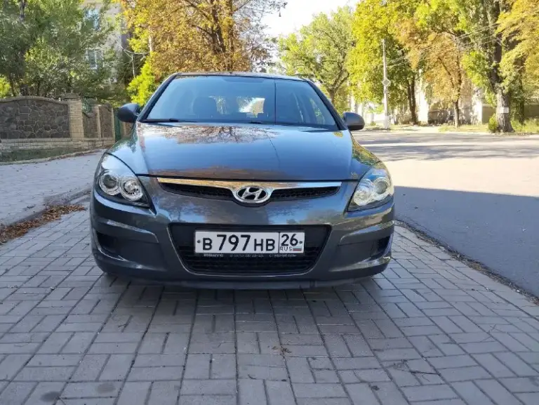 Г. Макеевка!!! Продам hyundai i30 2009 г. В. , объем 1.4, пробег 187 тыс. Км. Машинка в изумительном состоянии, была только в одной семье, сначала у отца, потом у сына, такие машины передаются только по родственникам и по наследству, большая редкость и огромна удача встретить такой вариант на продаже. Кратко об этой куколке - всю жизнь обслуживание только на официальном сервисе, есть все наряды с начала покупки и по сей день, запчасти только оригинал, масла и прочие жидкости только оригинал для киа и хундай - отдам все начатые банки с жидкостями ( масла всё новые, антифриз новый), машинка вся обслужена и не требует вложений, по кузову просто красотка, двс, кпп работает как у нового авто, салон в идеале, подвеска вся плотная, в ходу ведёт себя уверенно, сборка чешская, в машине работает абсолютно всё, охлаждает, грееет, светит, открывает и закрывает, такую красотку надо видеть только вживую. Из свежего акум, свечи, катушка зажигания, масла, антифриз, приводной ремень.
Цена 739 торг
+79496939220 +79493560155 - фотография - 2