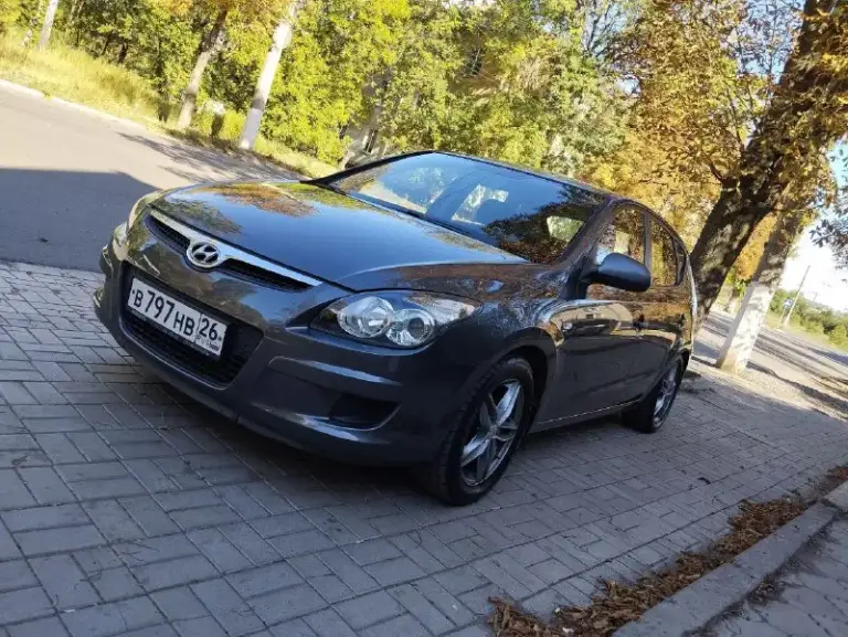 Г. Макеевка!!! Продам hyundai i30 2009 г. В. , объем 1.4, пробег 187 тыс. Км. Машинка в изумительном состоянии, была только в одной семье, сначала у отца, потом у сына, такие машины передаются только по родственникам и по наследству, большая редкость и огромна удача встретить такой вариант на продаже. Кратко об этой куколке - всю жизнь обслуживание только на официальном сервисе, есть все наряды с начала покупки и по сей день, запчасти только оригинал, масла и прочие жидкости только оригинал для киа и хундай - отдам все начатые банки с жидкостями ( масла всё новые, антифриз новый), машинка вся обслужена и не требует вложений, по кузову просто красотка, двс, кпп работает как у нового авто, салон в идеале, подвеска вся плотная, в ходу ведёт себя уверенно, сборка чешская, в машине работает абсолютно всё, охлаждает, грееет, светит, открывает и закрывает, такую красотку надо видеть только вживую. Из свежего акум, свечи, катушка зажигания, масла, антифриз, приводной ремень.
Цена 739 торг
+79496939220 +79493560155 - фотография - 3
