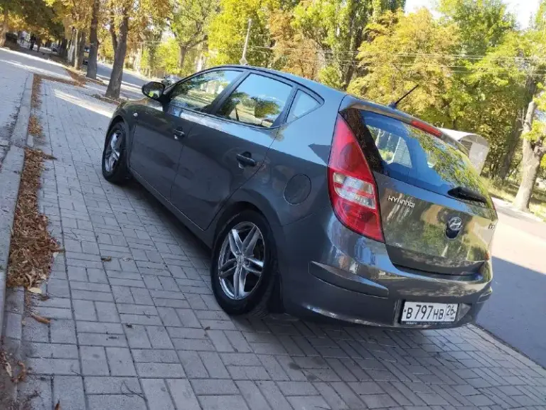 Г. Макеевка!!! Продам hyundai i30 2009 г. В. , объем 1.4, пробег 187 тыс. Км. Машинка в изумительном состоянии, была только в одной семье, сначала у отца, потом у сына, такие машины передаются только по родственникам и по наследству, большая редкость и огромна удача встретить такой вариант на продаже. Кратко об этой куколке - всю жизнь обслуживание только на официальном сервисе, есть все наряды с начала покупки и по сей день, запчасти только оригинал, масла и прочие жидкости только оригинал для киа и хундай - отдам все начатые банки с жидкостями ( масла всё новые, антифриз новый), машинка вся обслужена и не требует вложений, по кузову просто красотка, двс, кпп работает как у нового авто, салон в идеале, подвеска вся плотная, в ходу ведёт себя уверенно, сборка чешская, в машине работает абсолютно всё, охлаждает, грееет, светит, открывает и закрывает, такую красотку надо видеть только вживую. Из свежего акум, свечи, катушка зажигания, масла, антифриз, приводной ремень.
Цена 739 торг
+79496939220 +79493560155 - фотография - 6