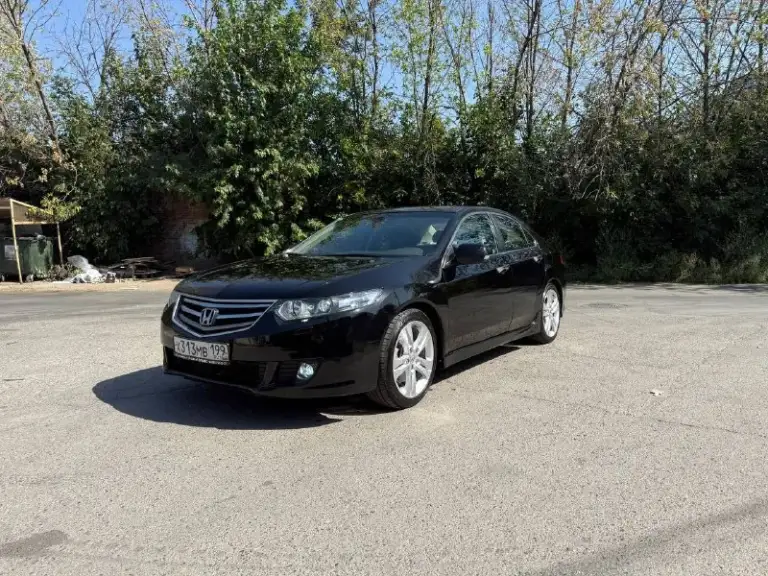 Продаю хонда акорд type s, год 2008,один владелец ( с новья),   мотор 2,4 автомат, что касаемо техники то 5+ без вложений, обслужена от а до я, сделана профессиональная палировка, с нанесением керамики в 2 слоя, химчистка, никаких запахов салоне нет, только прекрасный запах кожи и ковролина ! Руль в заводской оплетке не перешит родной так же ручка акпп родная, очень живой по всем параметрам  авто, торг будет у капота реальным покупателям, открою смс так как связь не очень ловит, пишите звоните  обсудим, видео звонок с прибором приветствуется без проблем все удачи! Тел 89289042454 цена 1180000 - фотография - 1