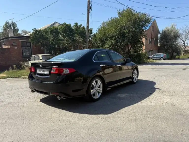 Продаю хонда акорд type s, год 2008,один владелец ( с новья),   мотор 2,4 автомат, что касаемо техники то 5+ без вложений, обслужена от а до я, сделана профессиональная палировка, с нанесением керамики в 2 слоя, химчистка, никаких запахов салоне нет, только прекрасный запах кожи и ковролина ! Руль в заводской оплетке не перешит родной так же ручка акпп родная, очень живой по всем параметрам  авто, торг будет у капота реальным покупателям, открою смс так как связь не очень ловит, пишите звоните  обсудим, видео звонок с прибором приветствуется без проблем все удачи! Тел 89289042454 цена 1180000 - фотография - 3