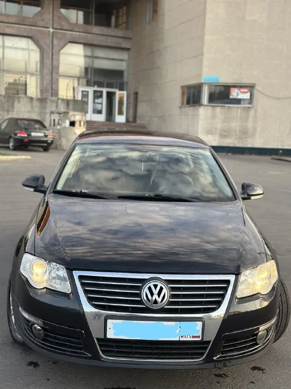 Продам volkswagen passat 🔥
Год выпуска:2005🔥
Модификация:2.0 fsi at (150 л. С. )🔥
Тип двигателя: бензин🔥
Коробка передач : автомат 🔥
Привод:передний🔥
Тип кузова : седан🔥
Koмплeктaция: highline (полная, кроме люка)🔥
Цвет:черный 🔥
В продаже volkswagen passat в бешеной и редкой комплектации, есть абсолютно все функции, кроме люка.
Двигатель -в идеальном состоянии, заводится с пол оборота, работает тихо, без каких-либо шумов. Тяга бешеная.
Акпп (японский aisin-неубиваемая коробка автомат)-в идеальном состоянии, все передачи щелкают резко, без пинков, без глюков.
По салону есть мелкие нюансы, на которые готов уступить, ничего критичного, для 2005 года сохранился очень даже хорошо.
По ходовой-абсолютно делать ничего не нужно, машина мягкая, дорогу чувствует уверенно.
Полное оформление авто, готовый пакет документов для постановки на учет.
Готов к выезду в любой сервис по вашему желанию.
✅Цена: 749.999 тысяч
Возможен пригон по договоренности.
Возможен обмен.
📌Номер для связи:+79495752024 - фотография - 1