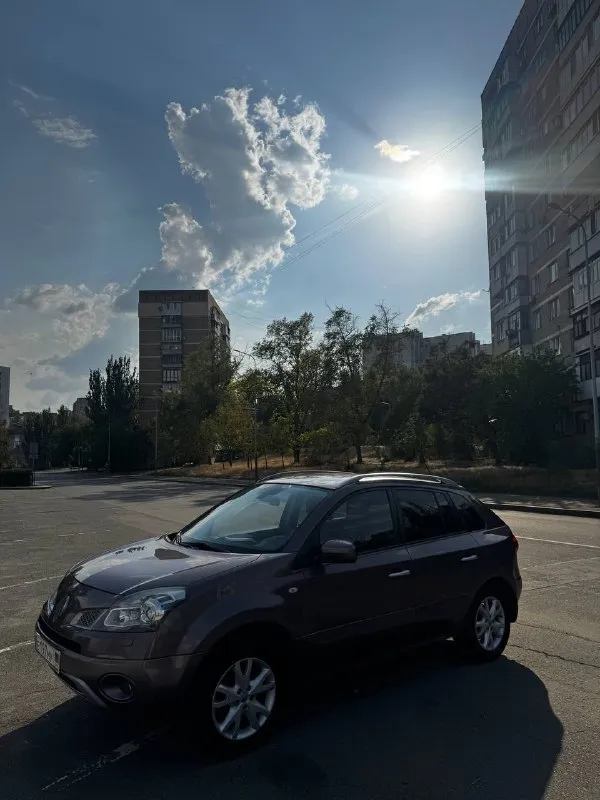 Renault koleos 2009 года,2.5 обьем двигателя, автомат коробка передач(новая, на гарантии )пробег родной 120.000км
Доброго времени суток! Продаю свой автомобиль
Renault koleos. Авто в хорошем состоянии!
- Полностью в заводском окрасе.
- Cvt вариатор, менее года назад прошел полную ревизию, сумма по чекам 250 000+, также он еще на гарантии.
- Работает ровно, никаких посторонних звуков. Хорошая динамика для данного объема, нет проблем с обгоном по трассе.
- Салон в достойном состоянии.
- Полный привод работает штатно, люфта нет, посторонних звуков нет, запотеваний нет. Также есть блокировка и возможность полностью перевести авто в 2wd.
- Большой и вместительный багажник с возможностью быстрой трансформации в ровный пол, очень удобно.
- Дорожный просвет 206 мм, свесы и углы вьезда скошены, что дает возможность проезжать почти везде, это один из самых проходимых авто в своем классе.
Цена:800.000 торг
Номер:79494155489
📞 Звоните: +7(949)4155489 - фотография - 1