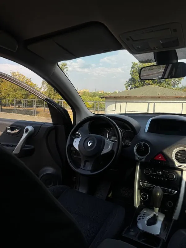 Renault koleos 2009 года,2.5 обьем двигателя, автомат коробка передач(новая, на гарантии )пробег родной 120.000км
Доброго времени суток! Продаю свой автомобиль
Renault koleos. Авто в хорошем состоянии!
- Полностью в заводском окрасе.
- Cvt вариатор, менее года назад прошел полную ревизию, сумма по чекам 250 000+, также он еще на гарантии.
- Работает ровно, никаких посторонних звуков. Хорошая динамика для данного объема, нет проблем с обгоном по трассе.
- Салон в достойном состоянии.
- Полный привод работает штатно, люфта нет, посторонних звуков нет, запотеваний нет. Также есть блокировка и возможность полностью перевести авто в 2wd.
- Большой и вместительный багажник с возможностью быстрой трансформации в ровный пол, очень удобно.
- Дорожный просвет 206 мм, свесы и углы вьезда скошены, что дает возможность проезжать почти везде, это один из самых проходимых авто в своем классе.
Цена:800.000 торг
Номер:79494155489
📞 Звоните: +7(949)4155489 - фотография - 5