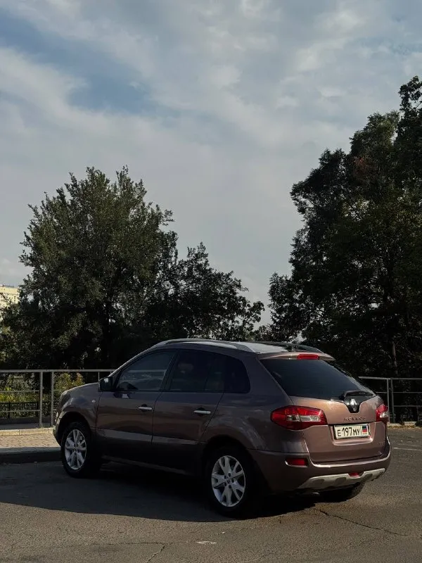 Renault koleos 2009 года,2.5 обьем двигателя, автомат коробка передач(новая, на гарантии )пробег родной 120.000км
Доброго времени суток! Продаю свой автомобиль
Renault koleos. Авто в хорошем состоянии!
- Полностью в заводском окрасе.
- Cvt вариатор, менее года назад прошел полную ревизию, сумма по чекам 250 000+, также он еще на гарантии.
- Работает ровно, никаких посторонних звуков. Хорошая динамика для данного объема, нет проблем с обгоном по трассе.
- Салон в достойном состоянии.
- Полный привод работает штатно, люфта нет, посторонних звуков нет, запотеваний нет. Также есть блокировка и возможность полностью перевести авто в 2wd.
- Большой и вместительный багажник с возможностью быстрой трансформации в ровный пол, очень удобно.
- Дорожный просвет 206 мм, свесы и углы вьезда скошены, что дает возможность проезжать почти везде, это один из самых проходимых авто в своем классе.
Цена:800.000 торг
Номер:79494155489
📞 Звоните: +7(949)4155489 - фотография - 6
