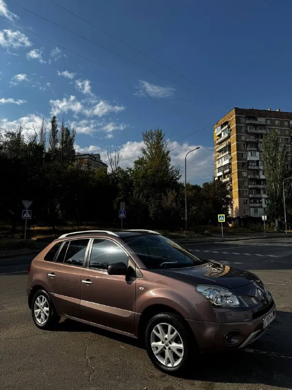Renault koleos 2009 года,2.5 обьем двигателя, автомат коробка передач(новая, на гарантии )пробег родной 120.000км
Доброго времени суток! Продаю свой автомобиль
Renault koleos. Авто в хорошем состоянии!
- Полностью в заводском окрасе.
- Cvt вариатор, менее года назад прошел полную ревизию, сумма по чекам 250 000+, также он еще на гарантии.
- Работает ровно, никаких посторонних звуков. Хорошая динамика для данного объема, нет проблем с обгоном по трассе.
- Салон в достойном состоянии.
- Полный привод работает штатно, люфта нет, посторонних звуков нет, запотеваний нет. Также есть блокировка и возможность полностью перевести авто в 2wd.
- Большой и вместительный багажник с возможностью быстрой трансформации в ровный пол, очень удобно.
- Дорожный просвет 206 мм, свесы и углы вьезда скошены, что дает возможность проезжать почти везде, это один из самых проходимых авто в своем классе.
Цена:800.000 торг
Номер:79494155489
📞 Звоните: +7(949)4155489 - фотография - 8
