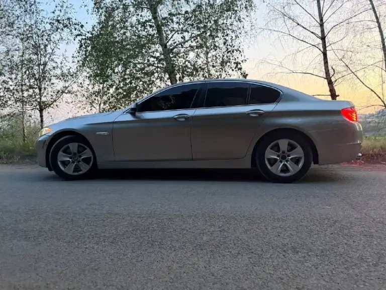 В продаже автомобиль марки: bmw f10,
Год выпуска:2012г.
, 2 L, бензин, автомат, x-drive.
Пробег 210000 км. Пробег не отмотан.
-Камера 360.
-Камерой заднего вида.
-Парк-троники сзади и спереди, -укомплектована зимним пакетом. -подогрев задних сидений а так же передних, подогрев зеркал, заднего стекла.
-Двух зонный климат.
-Большой экран мультимедиа - голосовое управление.
-Подключение телефона через блютуз, просмотр видео, звонки.
-Мульти руль.
-Круиз контроль.
-Электро привод сидений передних.
-Электро привод багажника( открытие и закрытие с кнопки) старт/стоп. Без ключ. Доступ.
- Люк.
Учет авто - dpr ( сделка без рисков в плане залогов в банк)
Машина обслуживалась по хозяйски.
Технический паспорт на мне, машина куплена в 2022г. Завезена с сша. С пробегом 122т. (бампер, фара, крыло). Обмен на авто классом выше.
Цена 1880000₽
Донецк.
Тел +79493004055
📲 Tg: илья
📞 Звоните: +7(949)3004055 - фотография - 2