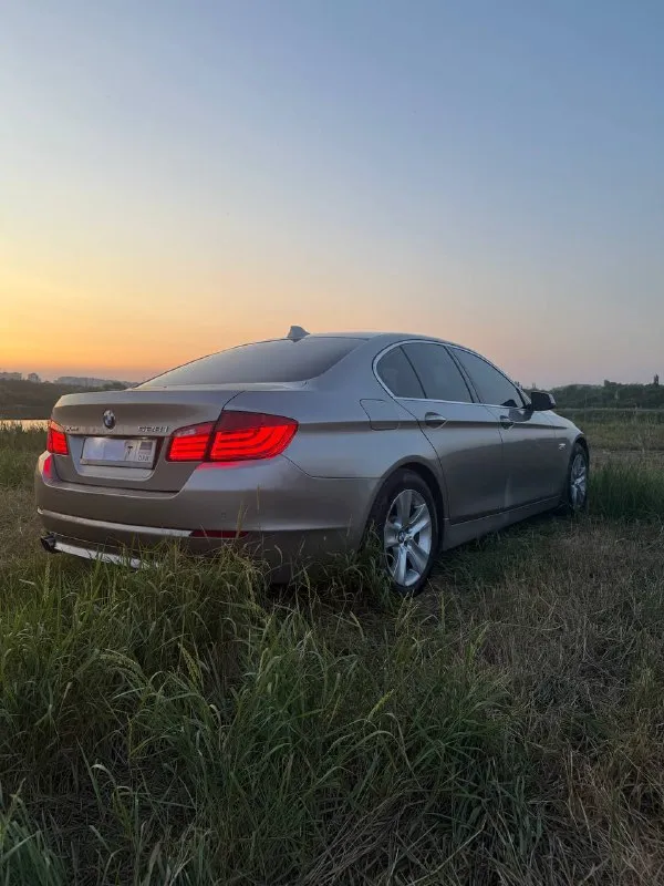 В продаже автомобиль марки: bmw f10,
Год выпуска:2012г.
, 2 L, бензин, автомат, x-drive.
Пробег 210000 км. Пробег не отмотан.
-Камера 360.
-Камерой заднего вида.
-Парк-троники сзади и спереди, -укомплектована зимним пакетом. -подогрев задних сидений а так же передних, подогрев зеркал, заднего стекла.
-Двух зонный климат.
-Большой экран мультимедиа - голосовое управление.
-Подключение телефона через блютуз, просмотр видео, звонки.
-Мульти руль.
-Круиз контроль.
-Электро привод сидений передних.
-Электро привод багажника( открытие и закрытие с кнопки) старт/стоп. Без ключ. Доступ.
- Люк.
Учет авто - dpr ( сделка без рисков в плане залогов в банк)
Машина обслуживалась по хозяйски.
Технический паспорт на мне, машина куплена в 2022г. Завезена с сша. С пробегом 122т. (бампер, фара, крыло). Обмен на авто классом выше.
Цена 1880000₽
Донецк.
Тел +79493004055
📲 Tg: илья
📞 Звоните: +7(949)3004055 - фотография - 3