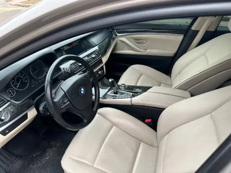 В продаже автомобиль марки: bmw f10,
Год выпуска:2012г.
, 2 L, бензин, автомат, x-drive.
Пробег 210000 км. Пробег не отмотан.
-Камера 360.
-Камерой заднего вида.
-Парк-троники сзади и спереди, -укомплектована зимним пакетом. -подогрев задних сидений а так же передних, подогрев зеркал, заднего стекла.
-Двух зонный климат.
-Большой экран мультимедиа - голосовое управление.
-Подключение телефона через блютуз, просмотр видео, звонки.
-Мульти руль.
-Круиз контроль.
-Электро привод сидений передних.
-Электро привод багажника( открытие и закрытие с кнопки) старт/стоп. Без ключ. Доступ.
- Люк.
Учет авто - dpr ( сделка без рисков в плане залогов в банк)
Машина обслуживалась по хозяйски.
Технический паспорт на мне, машина куплена в 2022г. Завезена с сша. С пробегом 122т. (бампер, фара, крыло). Обмен на авто классом выше.
Цена 1880000₽
Донецк.
Тел +79493004055
📲 Tg: илья
📞 Звоните: +7(949)3004055 - фотография - 7