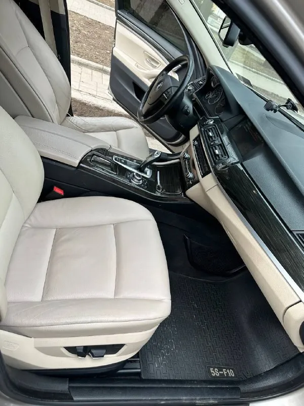 В продаже автомобиль марки: bmw f10,
Год выпуска:2012г.
, 2 L, бензин, автомат, x-drive.
Пробег 210000 км. Пробег не отмотан.
-Камера 360.
-Камерой заднего вида.
-Парк-троники сзади и спереди, -укомплектована зимним пакетом. -подогрев задних сидений а так же передних, подогрев зеркал, заднего стекла.
-Двух зонный климат.
-Большой экран мультимедиа - голосовое управление.
-Подключение телефона через блютуз, просмотр видео, звонки.
-Мульти руль.
-Круиз контроль.
-Электро привод сидений передних.
-Электро привод багажника( открытие и закрытие с кнопки) старт/стоп. Без ключ. Доступ.
- Люк.
Учет авто - dpr ( сделка без рисков в плане залогов в банк)
Машина обслуживалась по хозяйски.
Технический паспорт на мне, машина куплена в 2022г. Завезена с сша. С пробегом 122т. (бампер, фара, крыло). Обмен на авто классом выше.
Цена 1880000₽
Донецк.
Тел +79493004055
📲 Tg: илья
📞 Звоните: +7(949)3004055 - фотография - 8