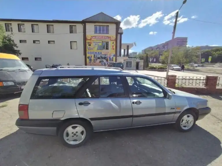 Fiat tempo(wagon), 1994 год, 1.6,5ти ступка, автомобиль в отличном состоянии, стоит на постоянном учете, все стекла родные, не гнилой, без жуков и тд.
Низа дверей, пороги, днище все целое!!!
Вместительный салон, задние сидения раскладыааются в ровный пол, так же откидной задний борт, для перевозки длинных предметов при закрытой задней двери.
Гидроусилитель, стекло подъёмники, эл. Зеркала, эл. Люк.
Кто ищет бюджетное авто для работы и семьи, самое то!!!!!!
Цена данного авто 270 тыс. Руб.
Торг минимальный.
Осмотр г. Первомайск.
+79598126262(Телеграмм, ватсап)
📞 Звоните: +7(959)8126262 - фотография - 3