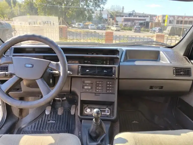 Fiat tempo(wagon), 1994 год, 1.6,5ти ступка, автомобиль в отличном состоянии, стоит на постоянном учете, все стекла родные, не гнилой, без жуков и тд.
Низа дверей, пороги, днище все целое!!!
Вместительный салон, задние сидения раскладыааются в ровный пол, так же откидной задний борт, для перевозки длинных предметов при закрытой задней двери.
Гидроусилитель, стекло подъёмники, эл. Зеркала, эл. Люк.
Кто ищет бюджетное авто для работы и семьи, самое то!!!!!!
Цена данного авто 270 тыс. Руб.
Торг минимальный.
Осмотр г. Первомайск.
+79598126262(Телеграмм, ватсап)
📞 Звоните: +7(959)8126262 - фотография - 7