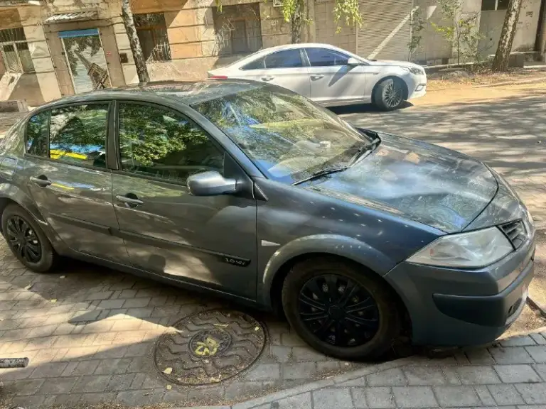 ‼️Renault mégane ( рено меган ) 1.6 автомат‼️
Год выпуска 2006
Двигатель 1.6
Коробка автомат
Машина в очень хорошем состоянии.
Движок работает идеально. Не дымит, не троит, работает ровно. Приезжайте- смотрите - дыма нет вообще. Масло не жрет
Коробка автомат. Установлена в августе месяце контрактная коробка ( заявленный пробег коробки 60 тысяч). При замене акпп установлены новые соленоиды. Коробка работает идеально. Без всяких затягиваний и буксов.
Поменяна рулевая рейка.
Заменен термостат на алюминиевый.
Стойки в мае менялись в круг.
Техника на отлично в авто.
Кузов не гнилой и в отличном состоянии. Был ремонт левого порога. Без пены и прочего. Переваренная часть.
Пороги обработаны и покрашены
Машина в донецке. Ленинский район
Цена 450 торг
+79493556866 - фотография - 3