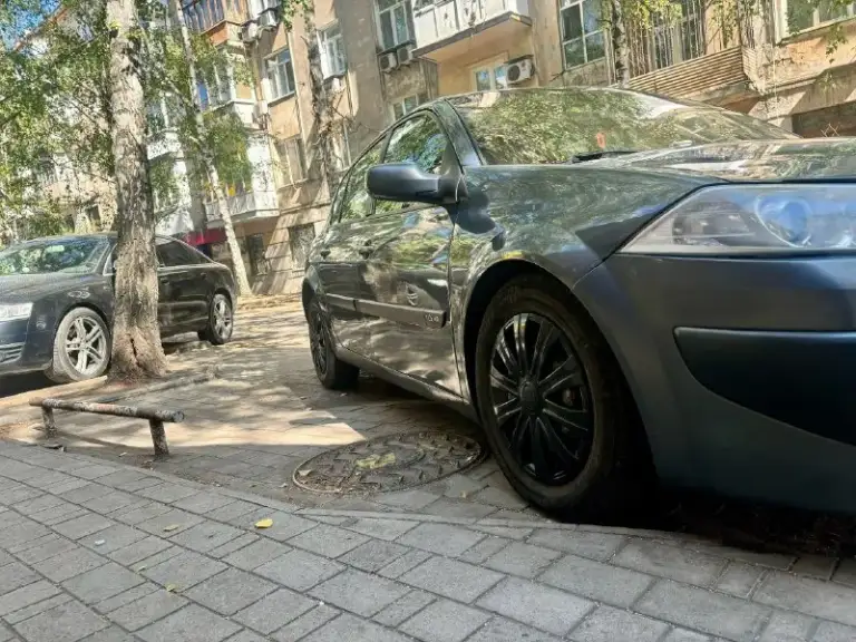‼️Renault mégane ( рено меган ) 1.6 автомат‼️
Год выпуска 2006
Двигатель 1.6
Коробка автомат
Машина в очень хорошем состоянии.
Движок работает идеально. Не дымит, не троит, работает ровно. Приезжайте- смотрите - дыма нет вообще. Масло не жрет
Коробка автомат. Установлена в августе месяце контрактная коробка ( заявленный пробег коробки 60 тысяч). При замене акпп установлены новые соленоиды. Коробка работает идеально. Без всяких затягиваний и буксов.
Поменяна рулевая рейка.
Заменен термостат на алюминиевый.
Стойки в мае менялись в круг.
Техника на отлично в авто.
Кузов не гнилой и в отличном состоянии. Был ремонт левого порога. Без пены и прочего. Переваренная часть.
Пороги обработаны и покрашены
Машина в донецке. Ленинский район
Цена 450 торг
+79493556866 - фотография - 8