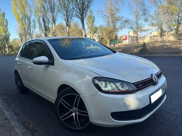 Продам ❗️
Volkswagen golf 6 2011
2,5, 170 Л. С
Коробка aisin 09g
Пробег 156 000
Автомобиль из сша ( пострадало только навесное, фары и капот, капот поменян на оригинал, менялось лобовое (были сколы)
По техничке вопросов нет, все обслужено, едет бодро
Хорошая штатная музыка.
Из косяков 1-при снятии пленки с авто оборвало краску на крыле(на это торг)
2-Нужно поменять пыльник на внутренней гранате
Руль от гольф 7, но не успели прошить. Есть следы эксплуатации по кузову.
Стоит сигнализация старлайн с автозапуском
Так же отдам комплект титановых дисков r17 с зимней резиной бфгудрич (отъездила один сезон)
Цена 1 000 000р
+7 959 518 36 30
Г. Луганск
Торг у капота
📞 Звоните: +7(959)5183630 - фотография - 4