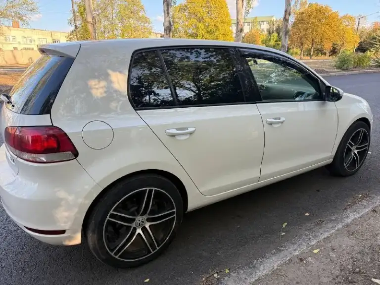 Продам ❗️
Volkswagen golf 6 2011
2,5, 170 Л. С
Коробка aisin 09g
Пробег 156 000
Автомобиль из сша ( пострадало только навесное, фары и капот, капот поменян на оригинал, менялось лобовое (были сколы)
По техничке вопросов нет, все обслужено, едет бодро
Хорошая штатная музыка.
Из косяков 1-при снятии пленки с авто оборвало краску на крыле(на это торг)
2-Нужно поменять пыльник на внутренней гранате
Руль от гольф 7, но не успели прошить. Есть следы эксплуатации по кузову.
Стоит сигнализация старлайн с автозапуском
Так же отдам комплект титановых дисков r17 с зимней резиной бфгудрич (отъездила один сезон)
Цена 1 000 000р
+7 959 518 36 30
Г. Луганск
Торг у капота
📞 Звоните: +7(959)5183630 - фотография - 5