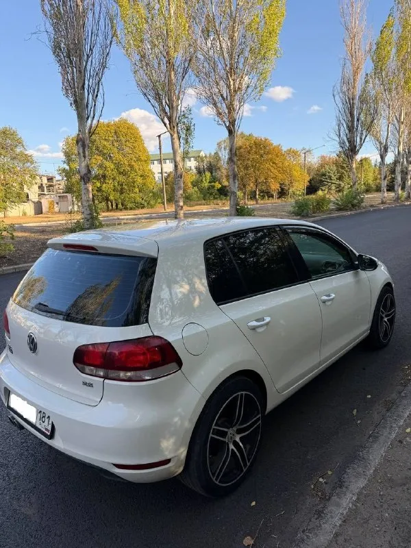 Продам ❗️
Volkswagen golf 6 2011
2,5, 170 Л. С
Коробка aisin 09g
Пробег 156 000
Автомобиль из сша ( пострадало только навесное, фары и капот, капот поменян на оригинал, менялось лобовое (были сколы)
По техничке вопросов нет, все обслужено, едет бодро
Хорошая штатная музыка.
Из косяков 1-при снятии пленки с авто оборвало краску на крыле(на это торг)
2-Нужно поменять пыльник на внутренней гранате
Руль от гольф 7, но не успели прошить. Есть следы эксплуатации по кузову.
Стоит сигнализация старлайн с автозапуском
Так же отдам комплект титановых дисков r17 с зимней резиной бфгудрич (отъездила один сезон)
Цена 1 000 000р
+7 959 518 36 30
Г. Луганск
Торг у капота
📞 Звоните: +7(959)5183630 - фотография - 6