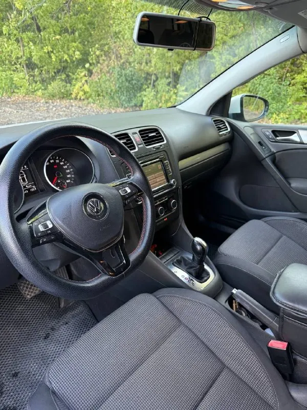Продам ❗️
Volkswagen golf 6 2011
2,5, 170 Л. С
Коробка aisin 09g
Пробег 156 000
Автомобиль из сша ( пострадало только навесное, фары и капот, капот поменян на оригинал, менялось лобовое (были сколы)
По техничке вопросов нет, все обслужено, едет бодро
Хорошая штатная музыка.
Из косяков 1-при снятии пленки с авто оборвало краску на крыле(на это торг)
2-Нужно поменять пыльник на внутренней гранате
Руль от гольф 7, но не успели прошить. Есть следы эксплуатации по кузову.
Стоит сигнализация старлайн с автозапуском
Так же отдам комплект титановых дисков r17 с зимней резиной бфгудрич (отъездила один сезон)
Цена 1 000 000р
+7 959 518 36 30
Г. Луганск
Торг у капота
📞 Звоните: +7(959)5183630 - фотография - 7