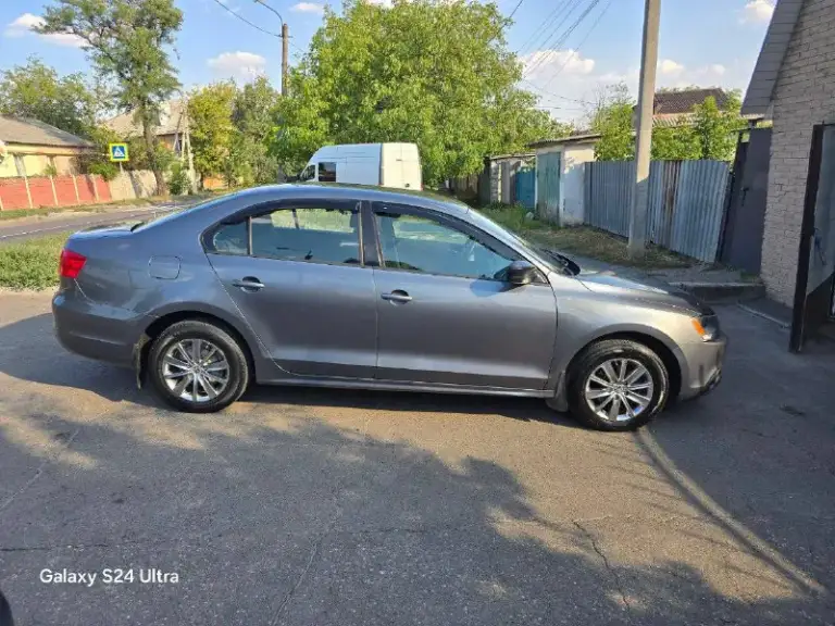 Volkswagen jetta 2.0 at, 2011,
Пробег 155 000 км
Машина пригнана с грузии в 2017 году.
По донецку проездила 32 тыс км.
Коробка автомат. Машина в идеальном состоянии, обслуживалась в срок и до мелочей + гаражное хранение. В комплекте резина зимняя на железных дисках «кама» (15 радиус).

Цена 1 100 000 ₽

Торг уместен

Звонить +79493035762 александр - фотография - 8