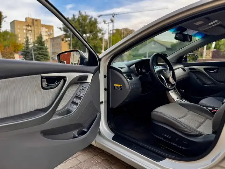 Продам hyundai elantra
2012 Года.
1 Хозяин, брал с салона!
1.6 Коробка автомат
145. Тыс родного пробега!!!
Чистый кореец
Машина полностью в родной краске.
Все стекла родные!
Обслуживалась с момента покупки на одном сервисе!
Двигатель без нареканий, масло менялось каждые 6 тыс. Км!
Коробка без нареканий!
Комбинированный салон кожаный без ключевой доступ кнопка старт стоп мультируль. Заднее видеокамера.
Комплектация: мультируль, электро зеркала, 4 стеклоподъёмника, кондиционер холодит хорошо, подогрев сидений, бортовой компьютер, экран, туманки, led-фары, круиз контроль
Салон в очень хорошем состоянии!
Новые. Летняя резина. Гаражное хранение цена 1 200 000 руб. Телефон +7 949 495 57 01
📞 Звоните: +7(949)4955701 - фотография - 8