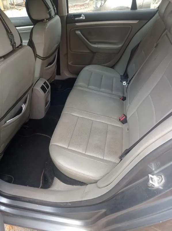 Продаю volkswagen jetta, 2007.г. Пробег 365 000 км.
✅ 1 Владелец в донецке с 2016 года
✅ Авто своевременно обслуживалось на сто
✅ Бензиновый двигатель 2.5

Коробка автомат, переключается плавно, не пинается, своевременно производилась замена масла в коробке и двигателе.

Салон чистый, ухоженный, в машине не курили.

Есть нюансы по кузову.
Цена 600 000 руб. С торгом.
Осмотр в донецке.
Телефон для связи+79493032698. - фотография - 4