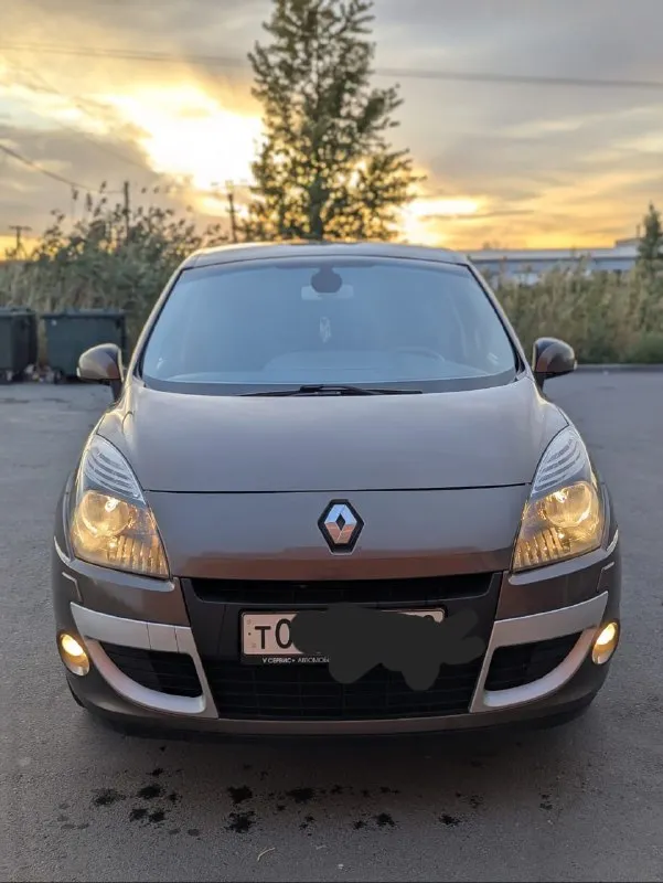 Renault scenic iii, 2.0, 1 хозяин, без дтп, идеальное состояние!
Продаётся renault scenic 2011 года в состоянии нового. Машина по принципу «сел и поехал» без подводных камней.
​Характеристики:
​Двигатель: 2.0 л (140 л. С. ), бензин
​Коробка: автоматическая (классический гидротрансформатор)
​Пробег: 140 000 км (оригинальный)
​Владельцы: 1
​Птс: оригинал
​Ключевые преимущества:
​Идеальная автотека: без дтп, расчётов и выплат.
​Заводской окрас: ни одна деталь не перекрашивалась.
​Все стёкла родные: включая лобовое.
​Богатая комплектация: двухзонный климат-контроль, круиз-контроль, датчики света/дождя, акпп tiptronic и др.
​Отличное техническое состояние: полностью обслужен. Запаска ни разу не ставилась.
​Любые проверки приветствуются. Машина для тех, кто ценит честность.
​Цена:
Торг у капота.
Телефон: телеграм + 7 949 003 60 29.. .. - фотография - 2