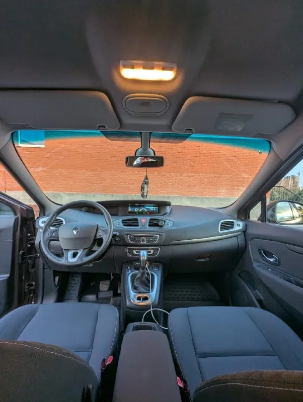 Renault scenic iii, 2.0, 1 хозяин, без дтп, идеальное состояние!
Продаётся renault scenic 2011 года в состоянии нового. Машина по принципу «сел и поехал» без подводных камней.
​Характеристики:
​Двигатель: 2.0 л (140 л. С. ), бензин
​Коробка: автоматическая (классический гидротрансформатор)
​Пробег: 140 000 км (оригинальный)
​Владельцы: 1
​Птс: оригинал
​Ключевые преимущества:
​Идеальная автотека: без дтп, расчётов и выплат.
​Заводской окрас: ни одна деталь не перекрашивалась.
​Все стёкла родные: включая лобовое.
​Богатая комплектация: двухзонный климат-контроль, круиз-контроль, датчики света/дождя, акпп tiptronic и др.
​Отличное техническое состояние: полностью обслужен. Запаска ни разу не ставилась.
​Любые проверки приветствуются. Машина для тех, кто ценит честность.
​Цена:
Торг у капота.
Телефон: телеграм + 7 949 003 60 29.. .. - фотография - 8