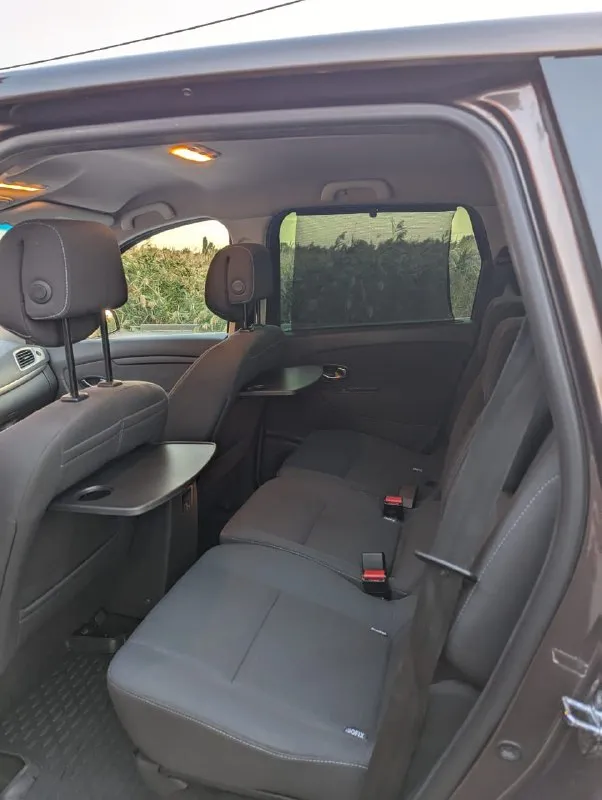 Renault scenic iii, 2.0, 1 хозяин, без дтп, идеальное состояние!
Продаётся renault scenic 2011 года в состоянии нового. Машина по принципу «сел и поехал» без подводных камней.
​Характеристики:
​Двигатель: 2.0 л (140 л. С. ), бензин
​Коробка: автоматическая (классический гидротрансформатор)
​Пробег: 140 000 км (оригинальный)
​Владельцы: 1
​Птс: оригинал
​Ключевые преимущества:
​Идеальная автотека: без дтп, расчётов и выплат.
​Заводской окрас: ни одна деталь не перекрашивалась.
​Все стёкла родные: включая лобовое.
​Богатая комплектация: двухзонный климат-контроль, круиз-контроль, датчики света/дождя, акпп tiptronic и др.
​Отличное техническое состояние: полностью обслужен. Запаска ни разу не ставилась.
​Любые проверки приветствуются. Машина для тех, кто ценит честность.
​Цена:
Торг у капота.
Телефон: телеграм + 7 949 003 60 29.. .. - фотография - 9