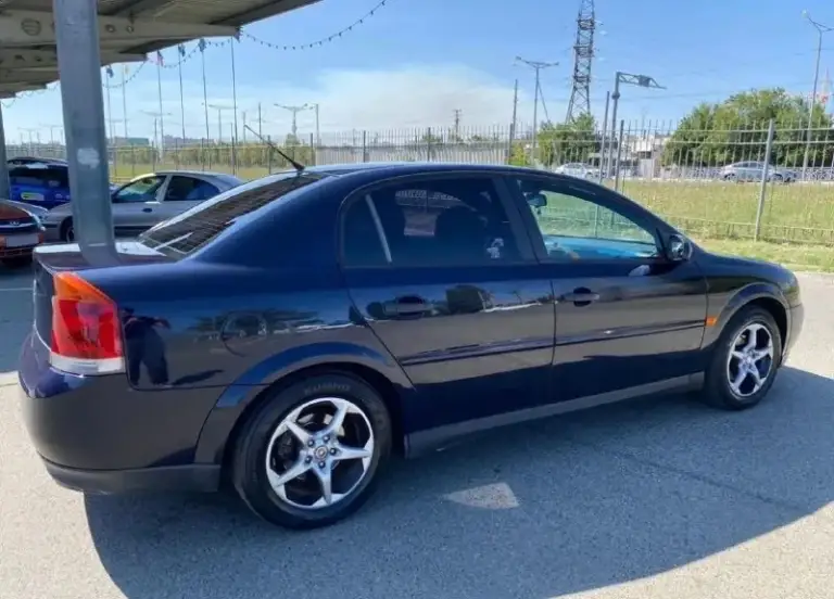 Продам opel vectra c 2004 1.6
Авто мой, оформлен на меня (180)
Кузов-мечта перекупа, все еще в родне, без рыжиков, без вмятин
Передний бампер в песчанке (белые точки, не более)
Дно, двери, стаканы - идеал

Двигатель ровный, откапитален 70 тыс. Назад
Коробка механика, на отлично
Масло, свечи, фильтра-заменены 2 тыс. Назад
Диски r16

По салону:
8 Подушек безопасности (на месте)
4 Эсп, кондиционер холодит, печка жарит, музыка отличная
Выдвижные подстаканники
Руль перешит
Магнитола opel с камерой заднего вида, регистратором, дисководом, 3мя флешками, антирадаром и т. Д.
Каждая кнопка работает
Отдаю: домкрат, огнетушитель, аптечку, знак

Минусы:
Лобовое трещина, но не мешает и не увеличивается, на учет с ней стала
И самое главное, это мозги выдали ошибку (аварийный режим) от того и цена такая, в идеале ремонт или замена (в районе 10тыс. )
Заводится с пол-оборота, но из-за аварийки слабый разгон (для спокойной езды вполне хватает)

Цена 405.000, торг минимальный у капота
Донецк, кировский район, +79493758735 - фотография - 4
