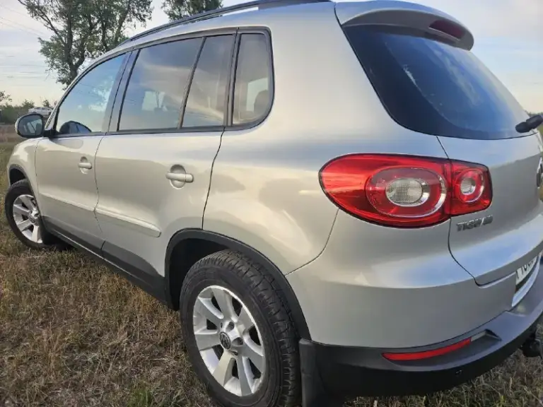 Продам фольксваген тигуан 2008 г. В. 2.0 tdi, кпп автомат aisin, полный привод, заводская вебаста, сделан чип тюннинг, 216 000 родного пробега. Автомобиль в хорошем состоянии для своих лет, двигатель работает отлично, кпп автомат аisin работает без нареканий, в родном окрасе, есть жизненные царапины и сколы, ходовая часть без нареканий. Автомобиль хозяйский, продается с полным переоформлением, зимняя резина в комплекте. Осмотр в донецке, реальному покупателю торг у капота.
Цена 1 100 000руб.
Тел. +79493395070 - фотография - 4
