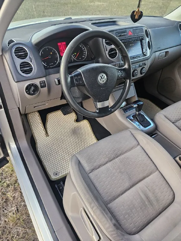 Продам фольксваген тигуан 2008 г. В. 2.0 tdi, кпп автомат aisin, полный привод, заводская вебаста, сделан чип тюннинг, 216 000 родного пробега. Автомобиль в хорошем состоянии для своих лет, двигатель работает отлично, кпп автомат аisin работает без нареканий, в родном окрасе, есть жизненные царапины и сколы, ходовая часть без нареканий. Автомобиль хозяйский, продается с полным переоформлением, зимняя резина в комплекте. Осмотр в донецке, реальному покупателю торг у капота.
Цена 1 100 000руб.
Тел. +79493395070 - фотография - 5