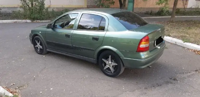 Продаётся opel astra g 2001 год 1.4. 90. Лошадей мотор работает как часы тихо  не дымит не троит масло не расходует коробка отлично ходовая часть мячик автомобиль в отличном состоянии за машину не стыдно кондиционер работает холодит очень хорошо подогрев зеркал подогрев заднего стекла вся электрика всё что должно работать всё работает как говорится сел и поехал.   Цена 385 т. Р. Вопросы по телефону +79495823678 - фотография - 3