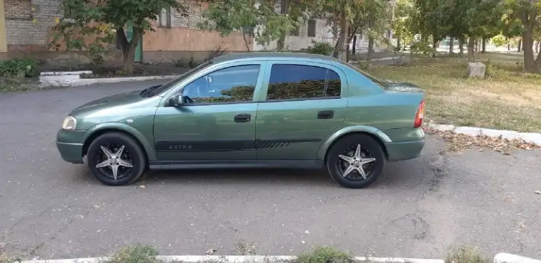 Продаётся opel astra g 2001 год 1.4. 90. Лошадей мотор работает как часы тихо  не дымит не троит масло не расходует коробка отлично ходовая часть мячик автомобиль в отличном состоянии за машину не стыдно кондиционер работает холодит очень хорошо подогрев зеркал подогрев заднего стекла вся электрика всё что должно работать всё работает как говорится сел и поехал.   Цена 385 т. Р. Вопросы по телефону +79495823678 - фотография - 4