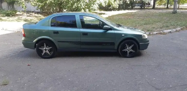 Продаётся opel astra g 2001 год 1.4. 90. Лошадей мотор работает как часы тихо  не дымит не троит масло не расходует коробка отлично ходовая часть мячик автомобиль в отличном состоянии за машину не стыдно кондиционер работает холодит очень хорошо подогрев зеркал подогрев заднего стекла вся электрика всё что должно работать всё работает как говорится сел и поехал.   Цена 385 т. Р. Вопросы по телефону +79495823678 - фотография - 8